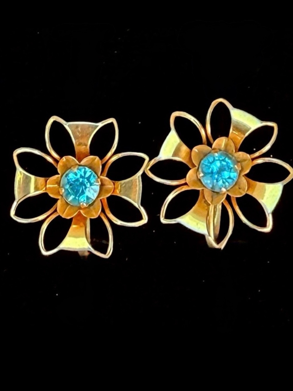 Vintage Bugbee and Niles Goldtone Blue aquamarine Flower screwback earrings